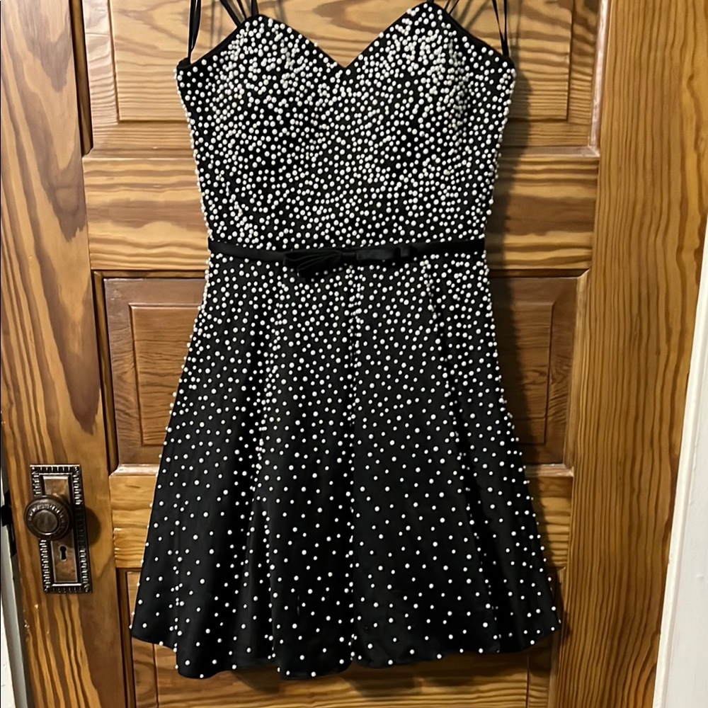 La Femme Elegant Black & White Pearls & Bow Accent Cocktail Prom Dress Sz 2